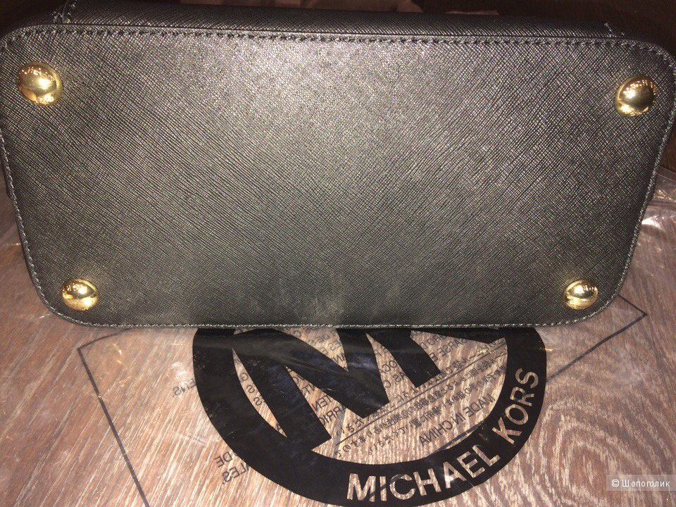 Черная сумочка  классической модели   Michael Michael Kors Jet Set item Medium Snap Pocket Tote