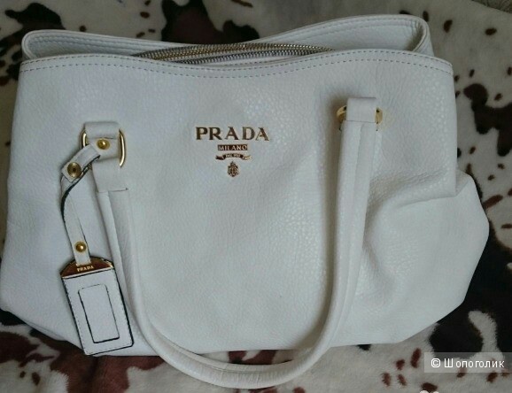 Белая сумка Prada, новая, реплика, отличное качество.