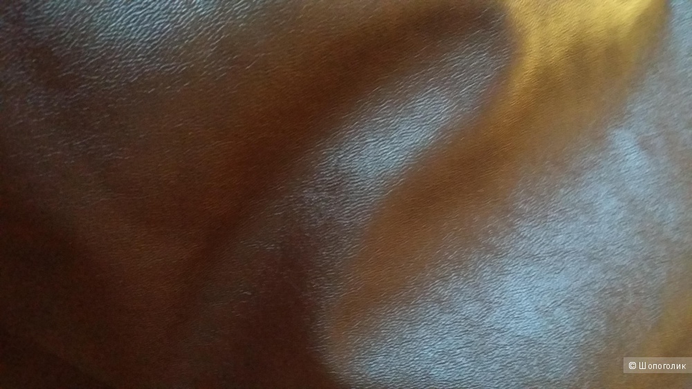 Юбка Beneton из искусственной кожи с застежкой на молнию сзади 40-42 размера.