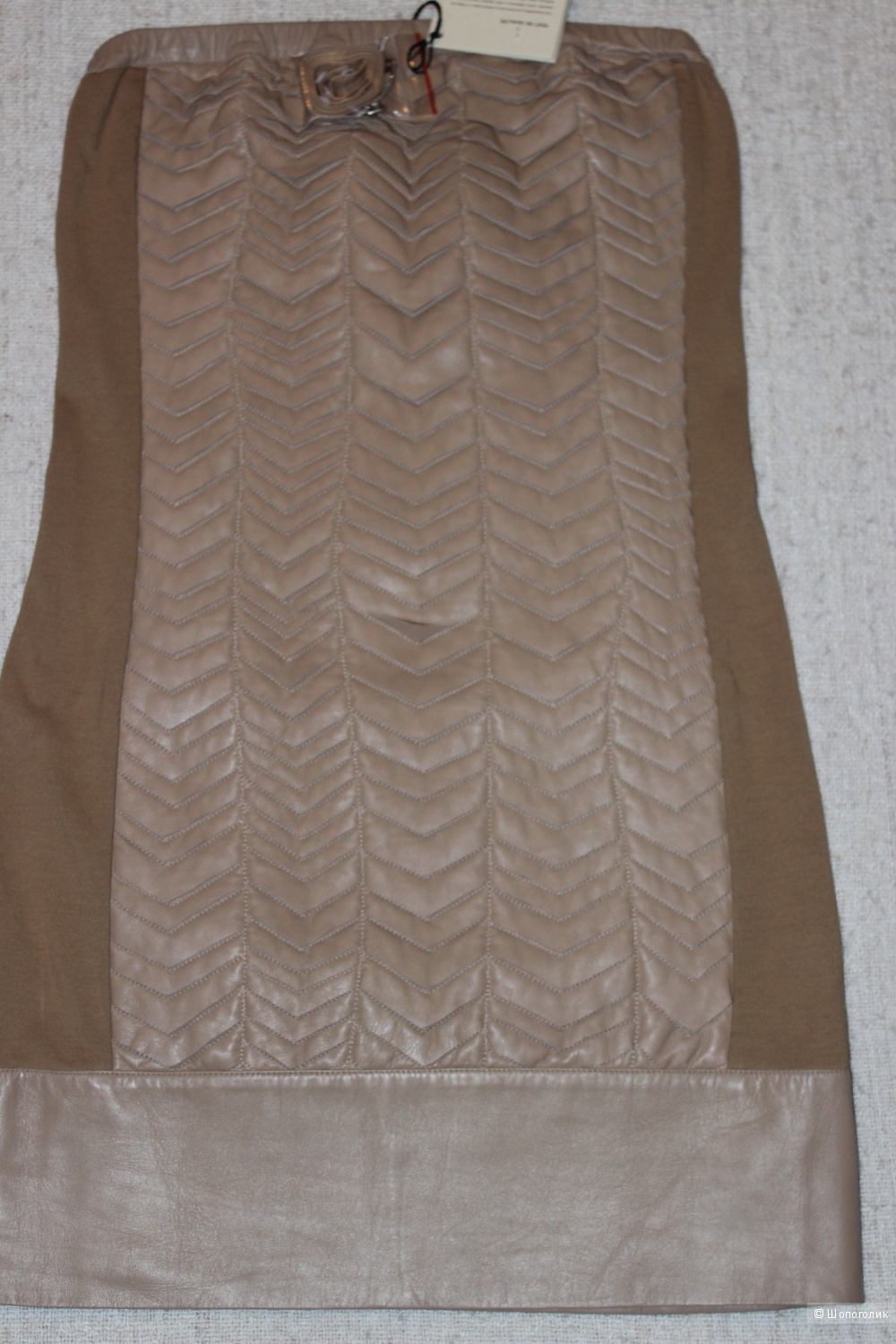 Платье из натуральной кожи, цвет нюд, PATRIZIA PEPE, сделано в Италии.  Размер производителя 44.( На 46 RUS).