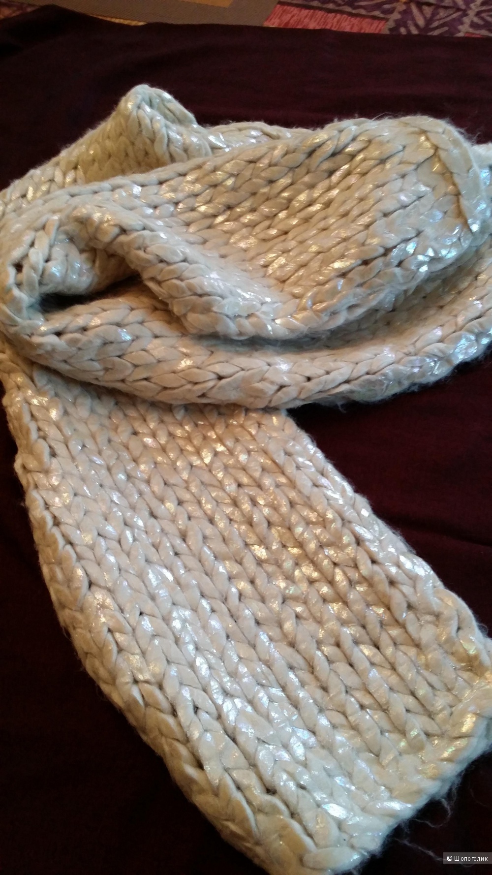Объемный перламутровый шарф H&M цвета сливок.