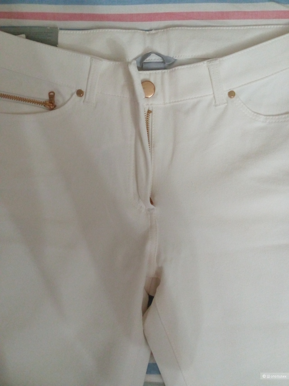 Новые белые джинсы