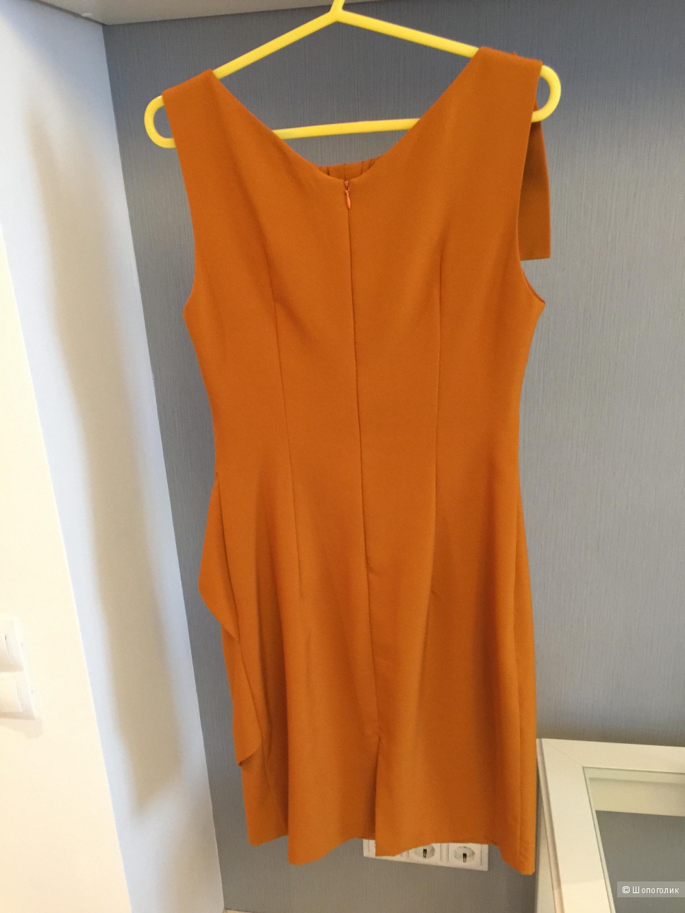 Оранжево-горчичное платье