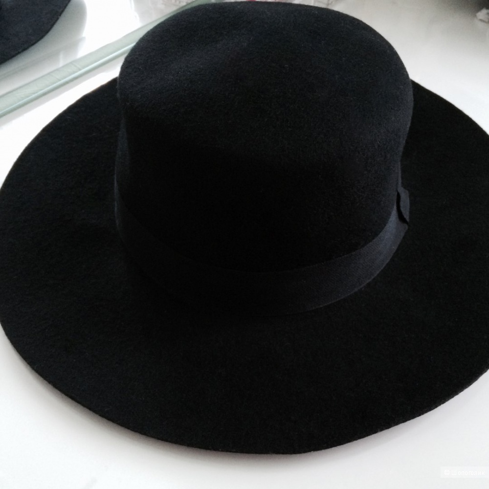 Женская шляпа черного цвета