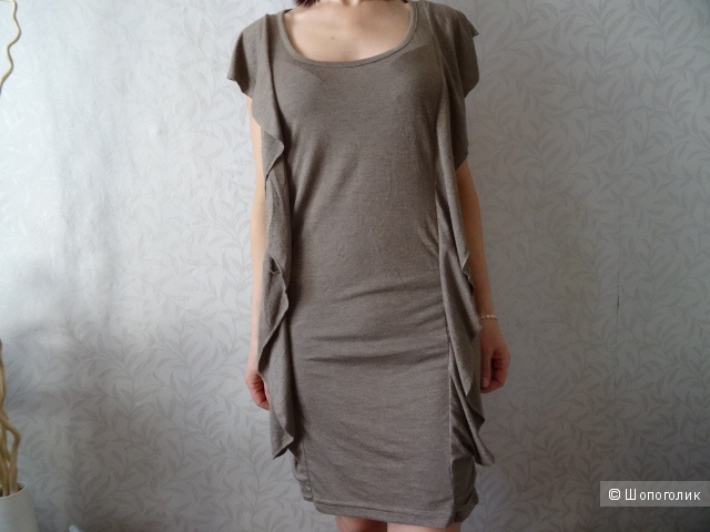 Платье с воланами по бокам в серо-коричневых тонах, б/у, р-р 42-44