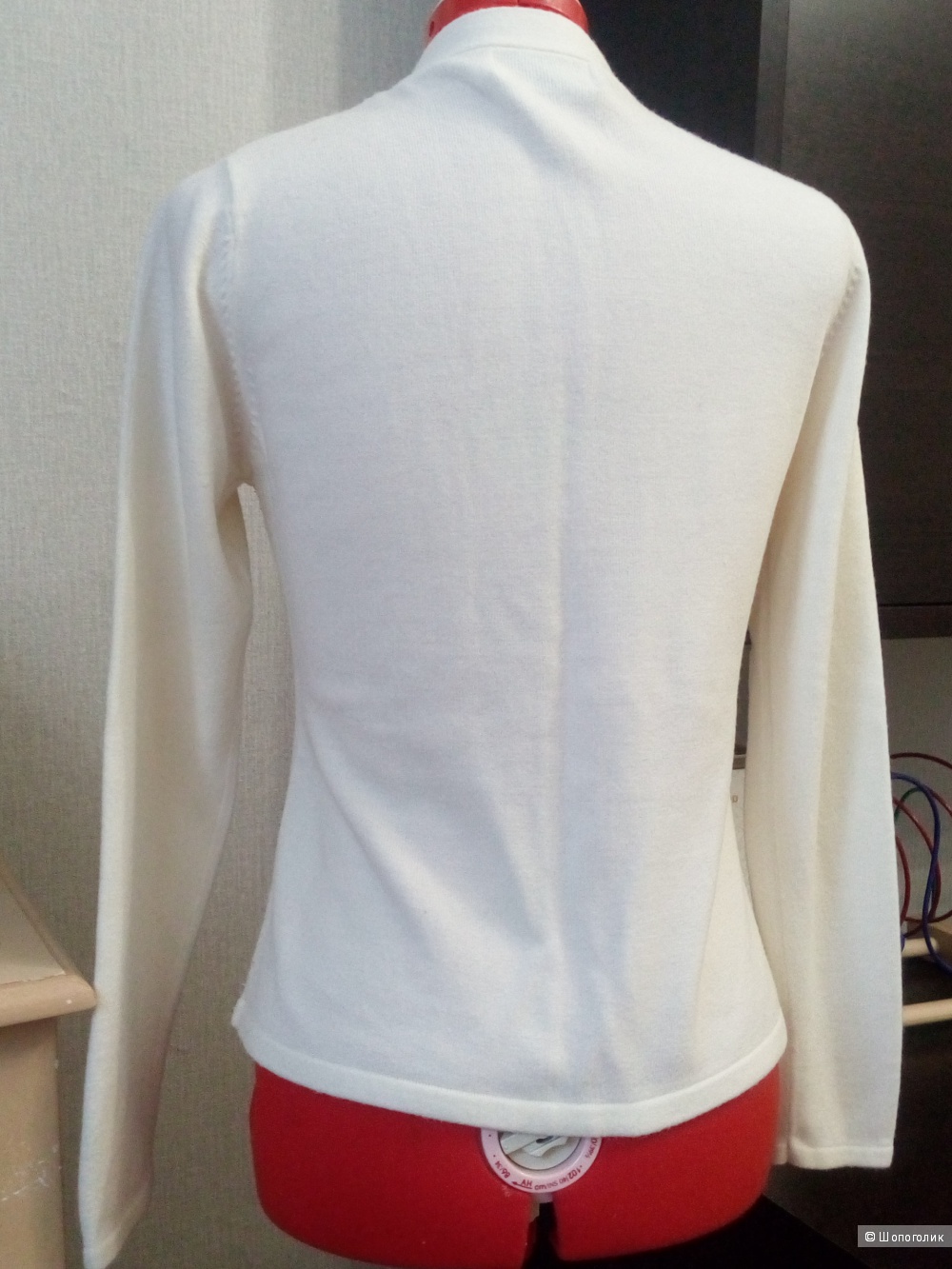 Женский Белый пуловер на пуговицах, размер 44-46