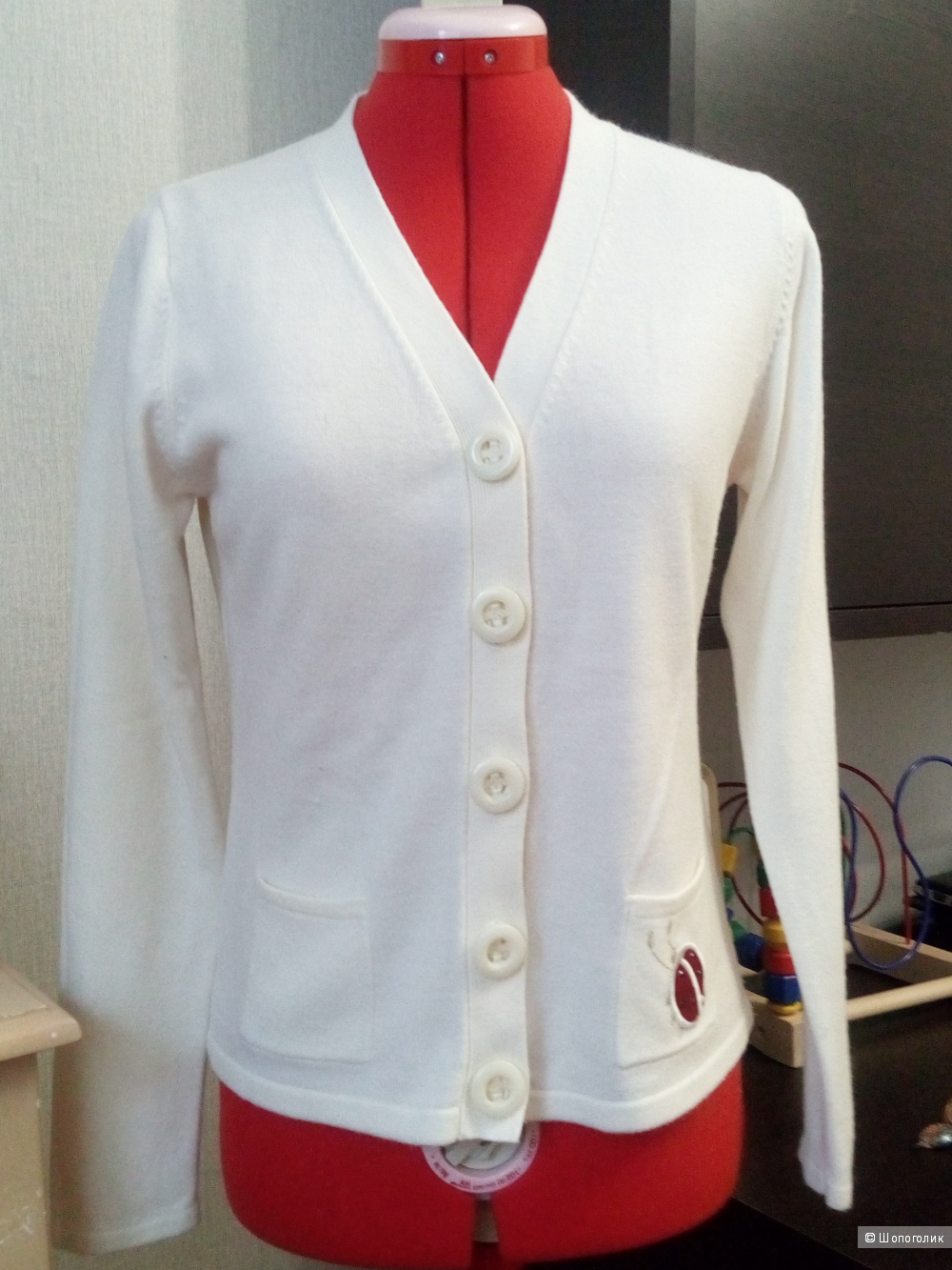Женский Белый пуловер на пуговицах, размер 44-46
