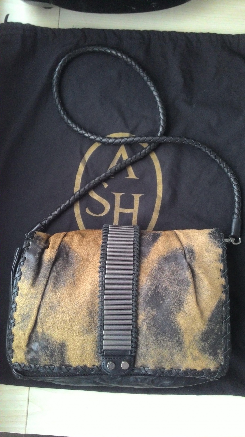 Стильная кожаная сумка ASH