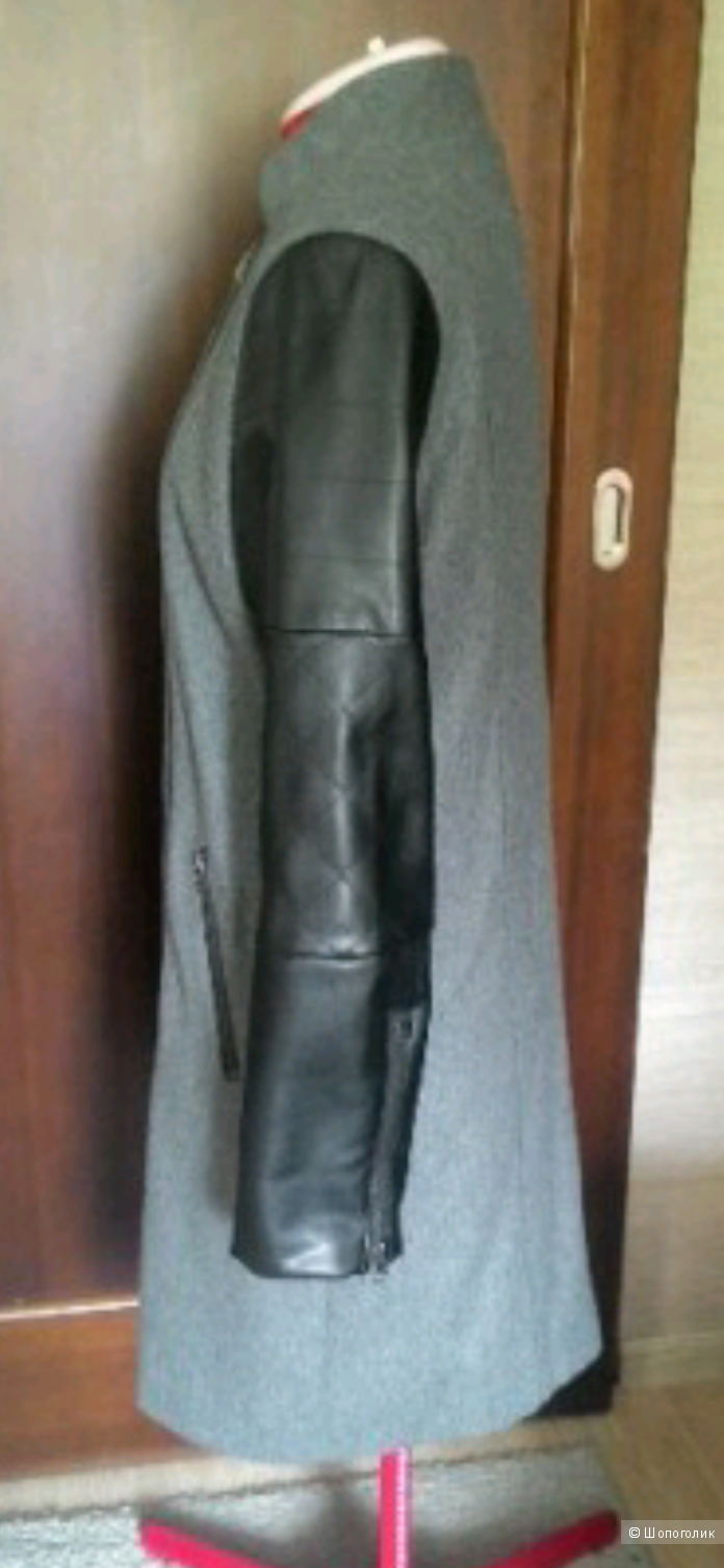 Пальто серое с рукавами из заменителя ( размер М) б/у