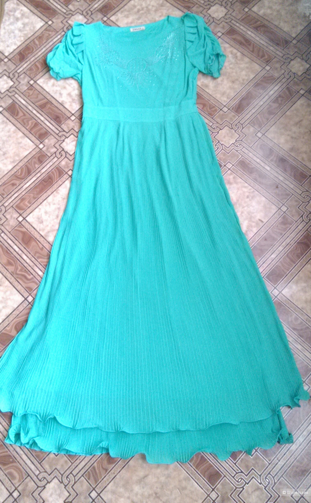 Красивое длинное платье нежно зеленого цвета 46 размер