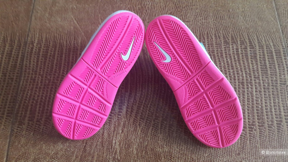Кроссовки Nike новые.