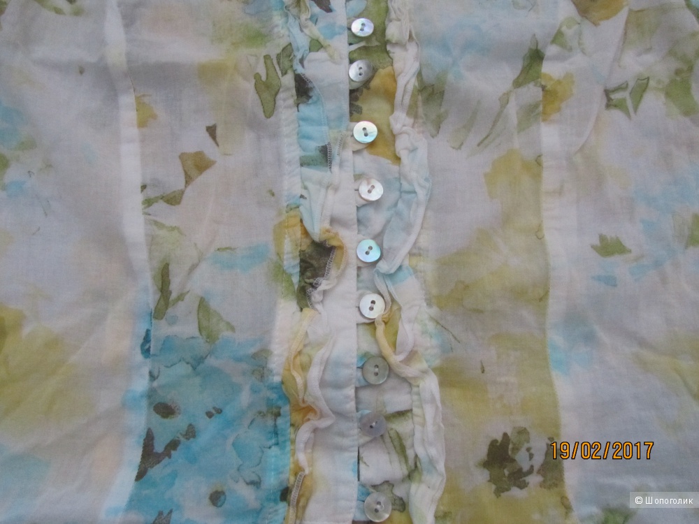 Новая летняя блузка с цветочным принтом на 42-44 русский размер