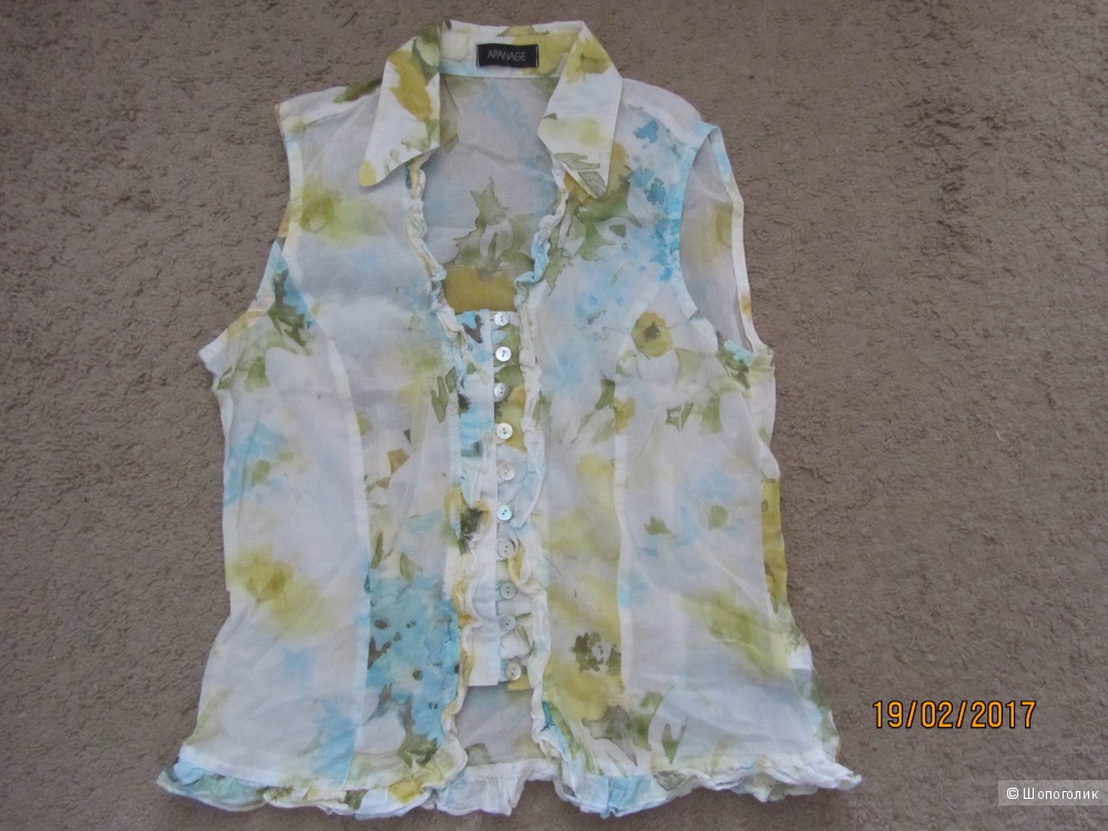 Новая летняя блузка с цветочным принтом на 42-44 русский размер