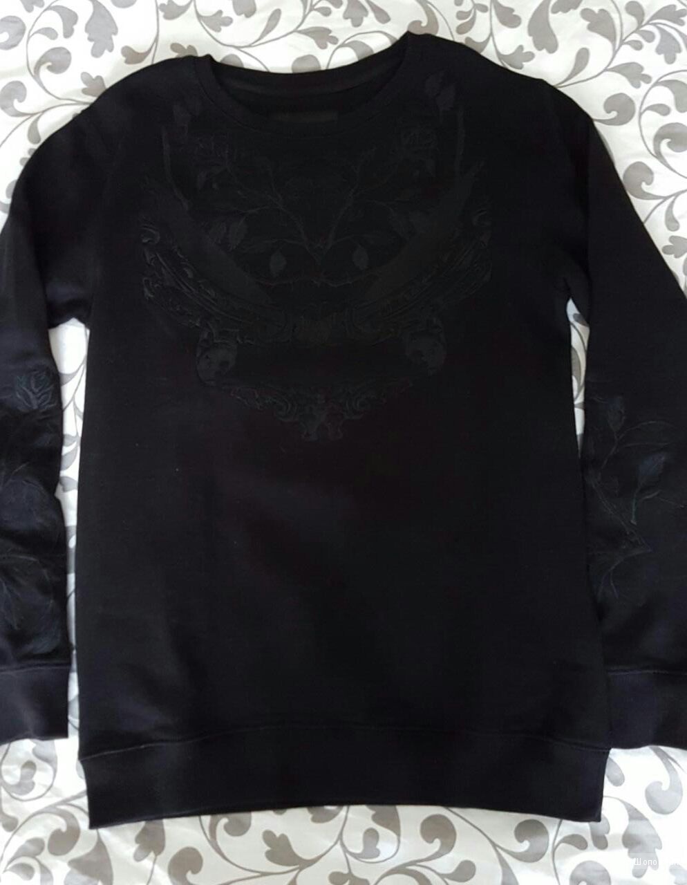 Черный свитшот с изящной вышивкой от французского модного бренда LES ÉCLAIRES