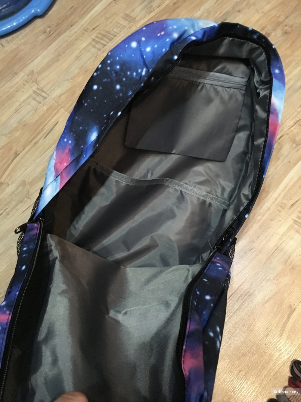 Для поклонников Minecraft: яркий рюкзак со звездным небом.