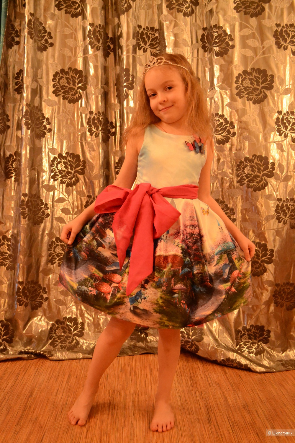 Новое нарядное платье на девочку ростом 116 см