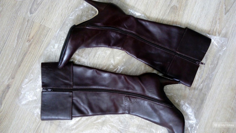 Tahari ,новые кожаные демисезонные сапоги,размер 6