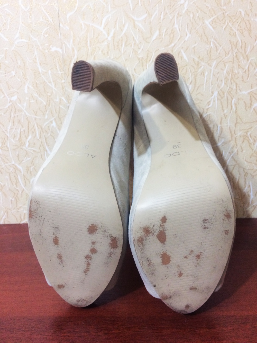 Бежевые замшевые туфли ALDO на каблуке (39 EUR)