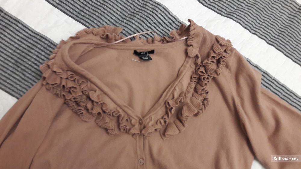 H&M: романтичный джемпер цвета нюд