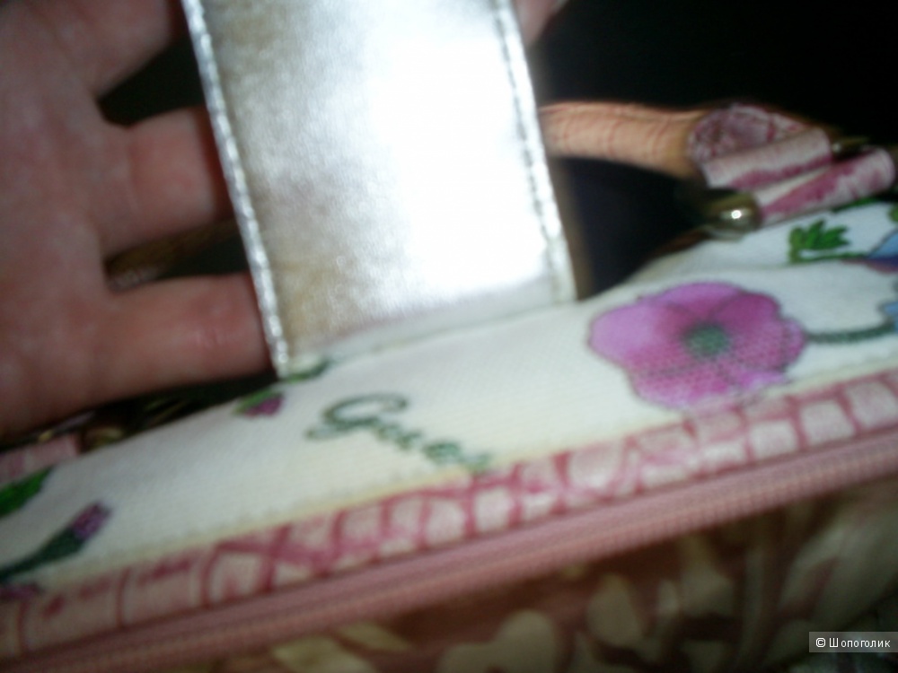 Летняя сумочка Guess.