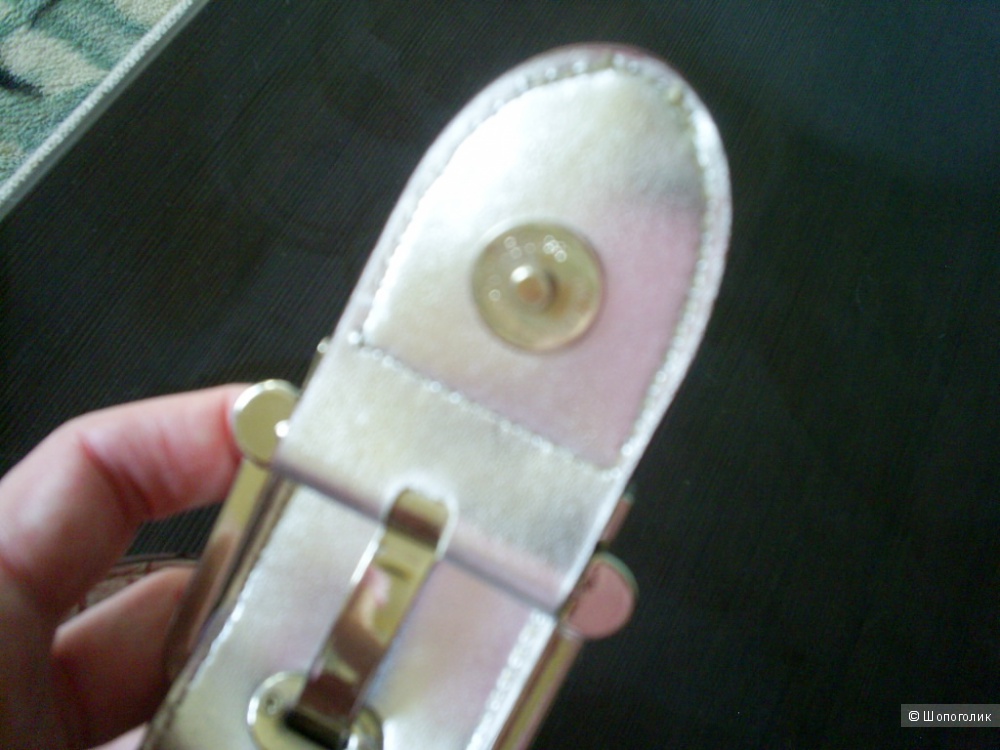 Летняя сумочка Guess.