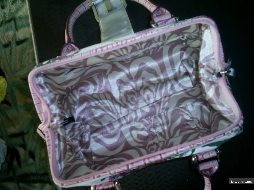 Летняя сумочка Guess.