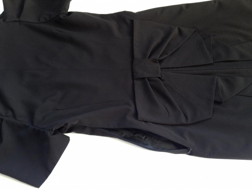 Классическое черное платье-футляр, с декоративным бантом и рукавчиками, Depeche Mode, на р. 42