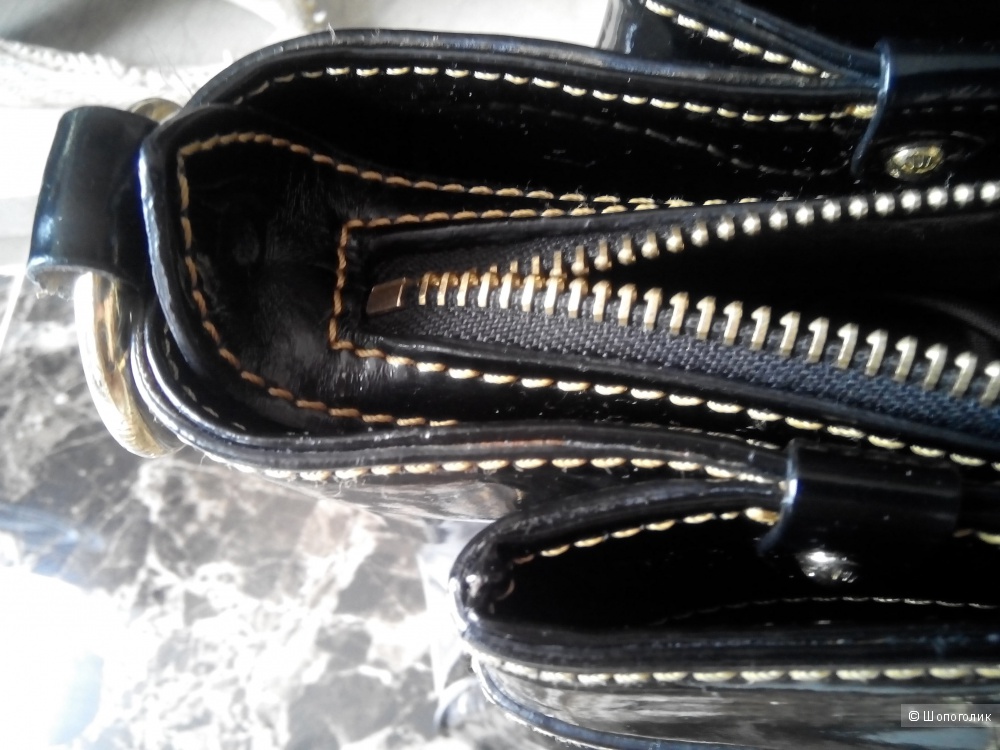 Вместительная сумка из натуральной глянцевой кожи Louis Vuitton, черная