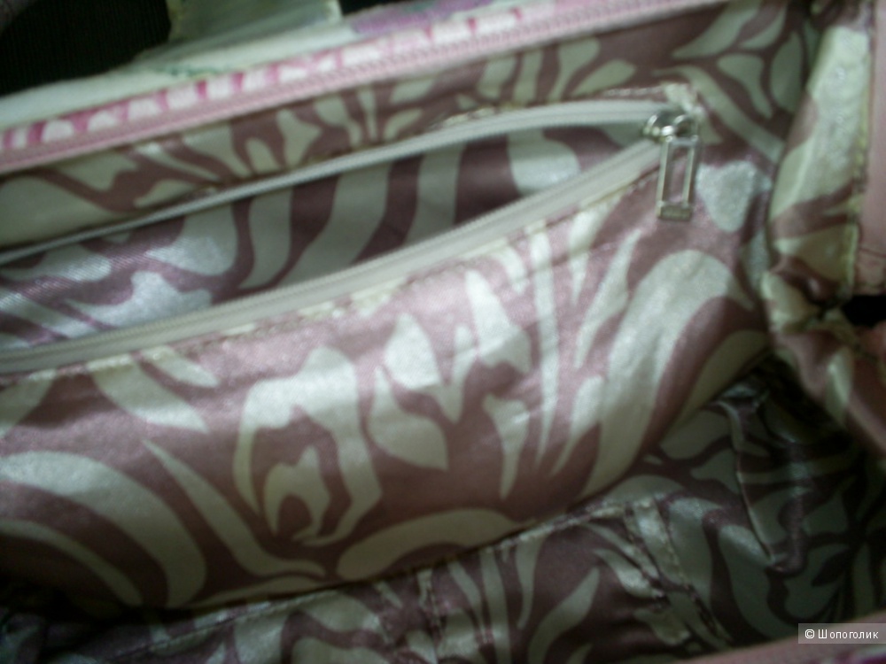 Летняя сумочка Guess.