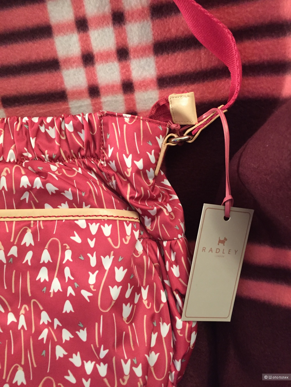 Новая сумочка Radley из нейлона, малинового цвета.