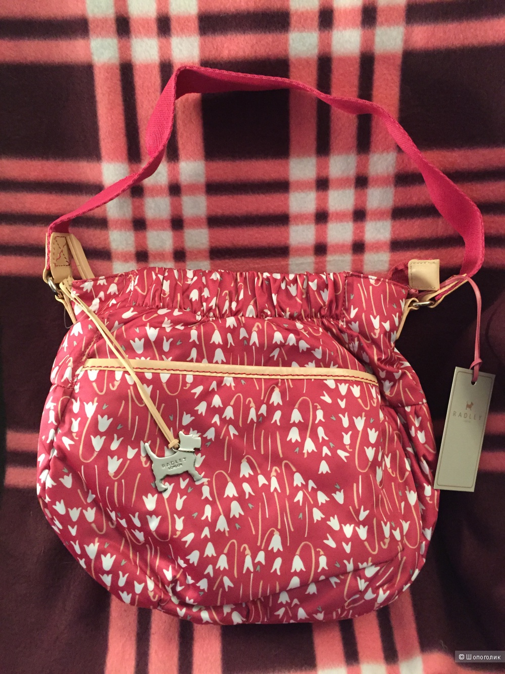 Новая сумочка Radley из нейлона, малинового цвета.