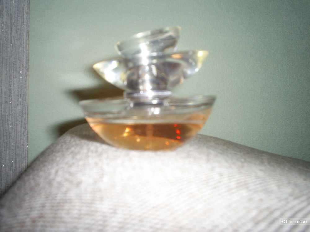 Туалетная вода Insolence от Guerlain.