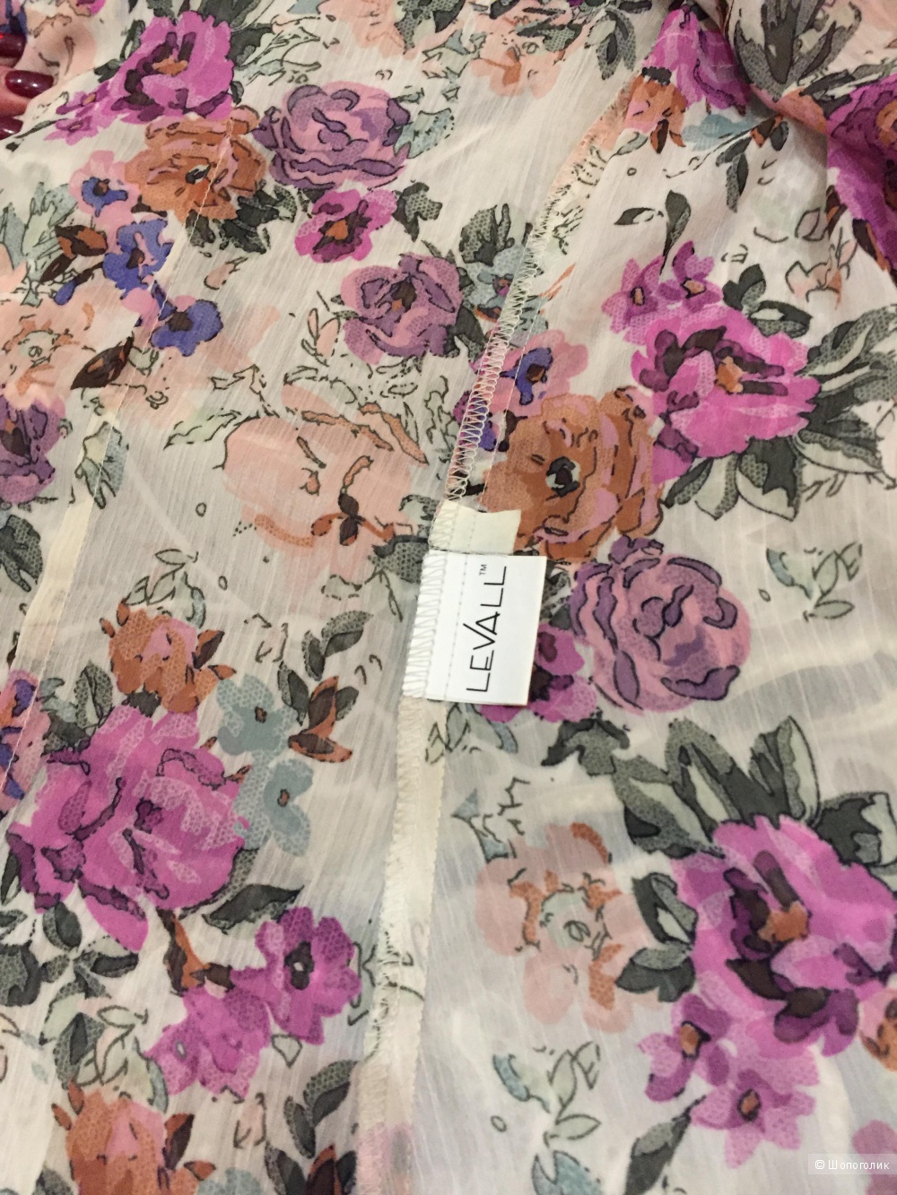Блузка с нежным,цветочным принтом из шифона.