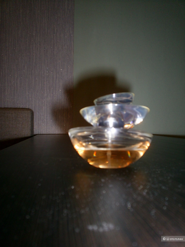 Туалетная вода Insolence от Guerlain.