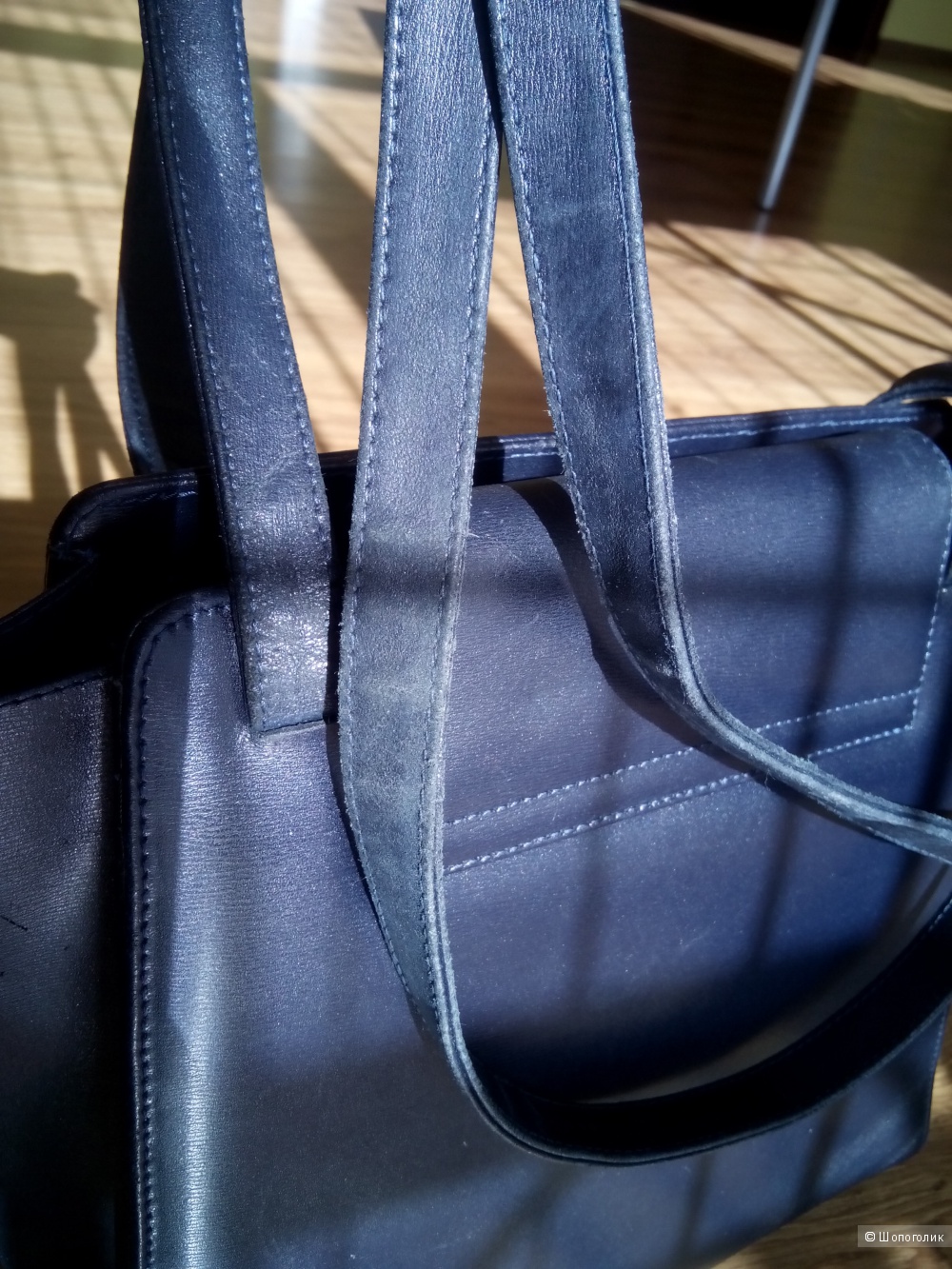 Натуральная кожаная сумка темно-синего цвета Mandarina Duck