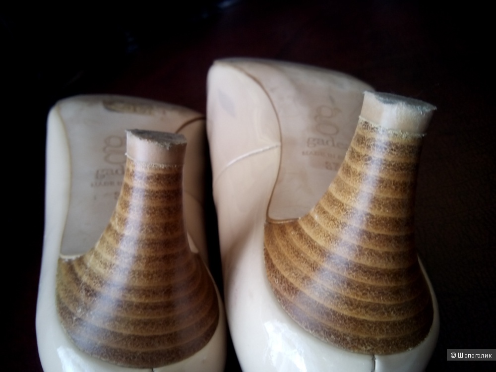 Нюдовые туфли лодочки, натуральная лакированная кожа, на удобном каблуке Gadea Испания 37 размер