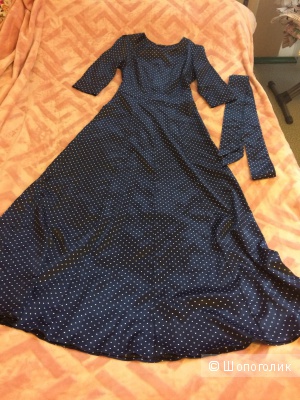 Длинное атласное платье в горошек, размер 40-42
