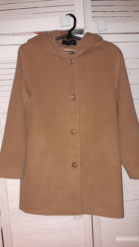 Демисезонное пальто с капюшоном. 46-48 размер.