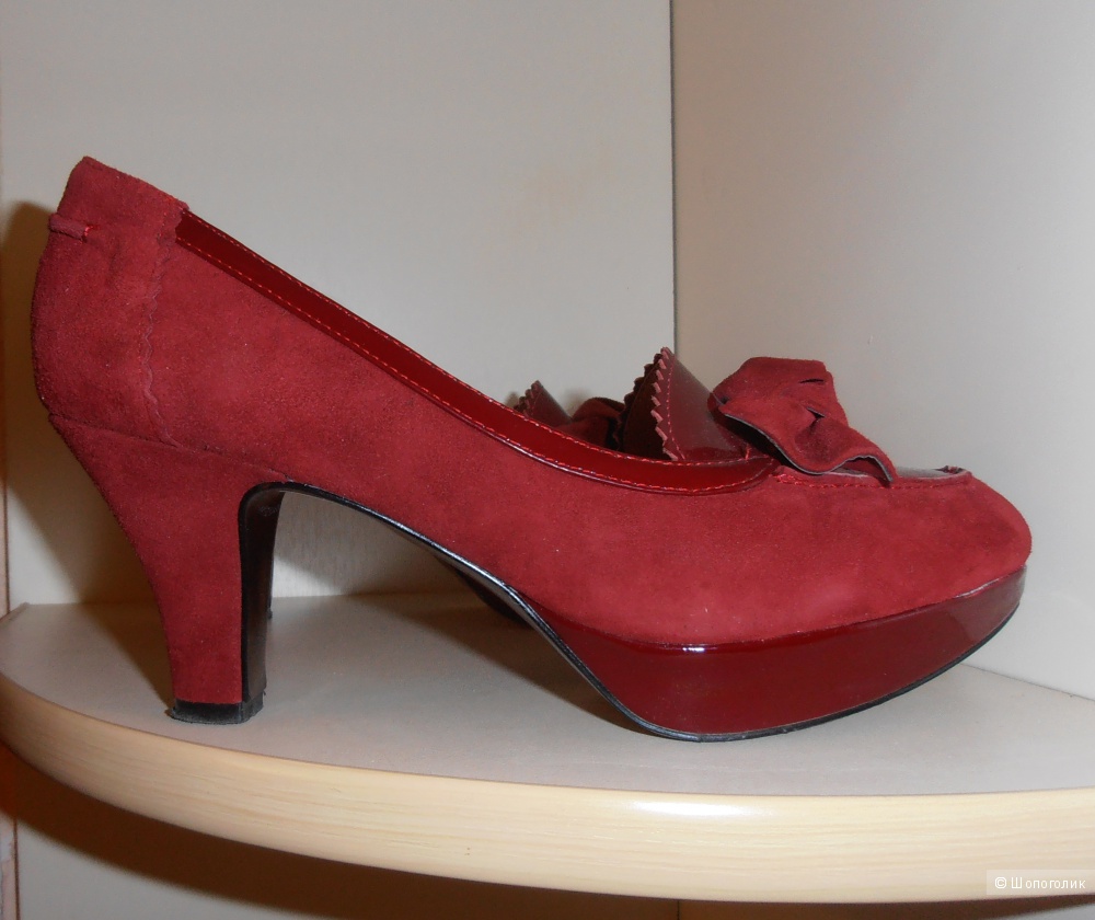 Продам замшевые туфли, производства Испании, размер 38-й европейский.
