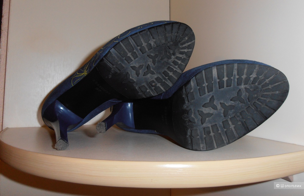 Продам замшевые туфли  RESSONNY, размер 37 (российский).
