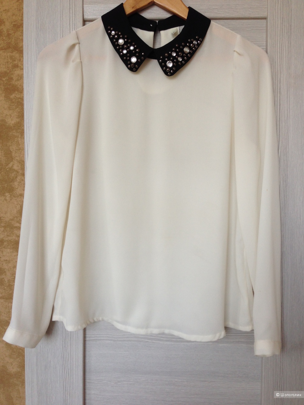 Блуза с декорированным воротником, размер S-M