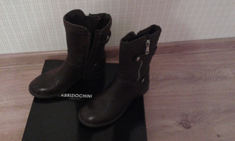 Продам ботинки FABRIZIO CHINI  39 европейский размер  темно-коричневые