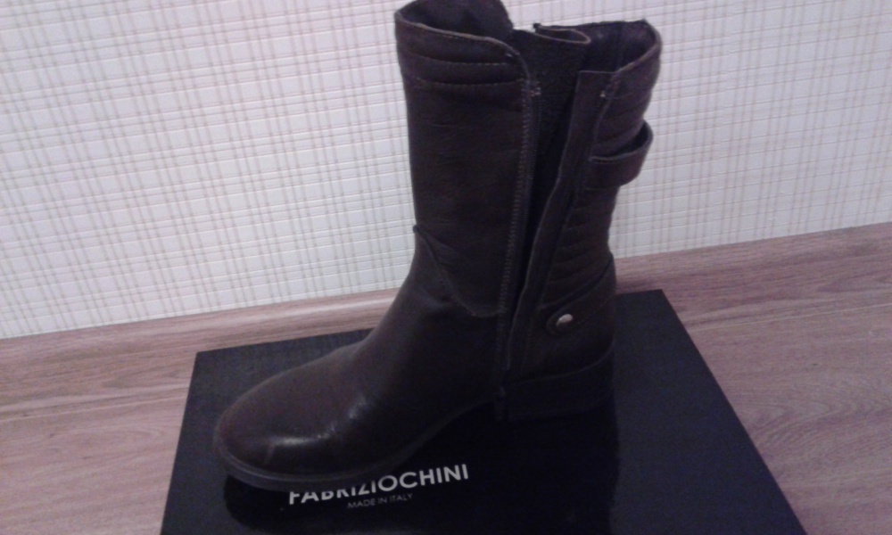 Продам ботинки FABRIZIO CHINI  39 европейский размер  темно-коричневые