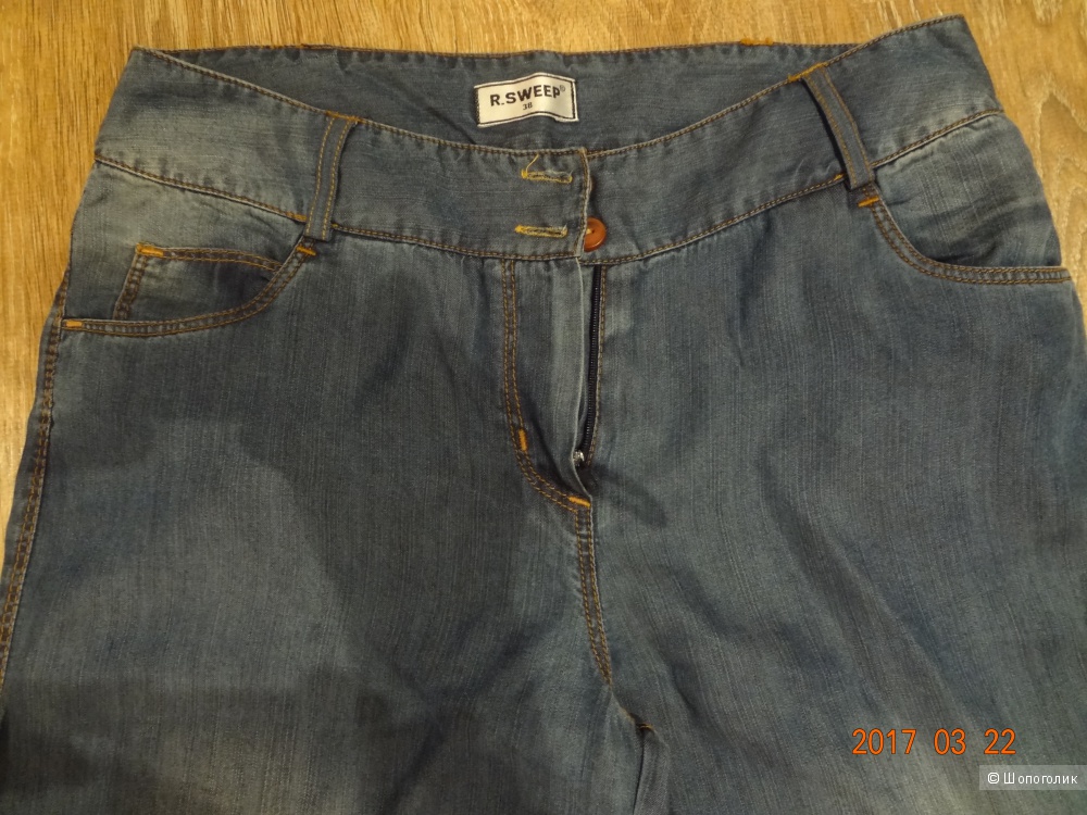 Новые брюки свободного кроя из легкой джинсы, 44