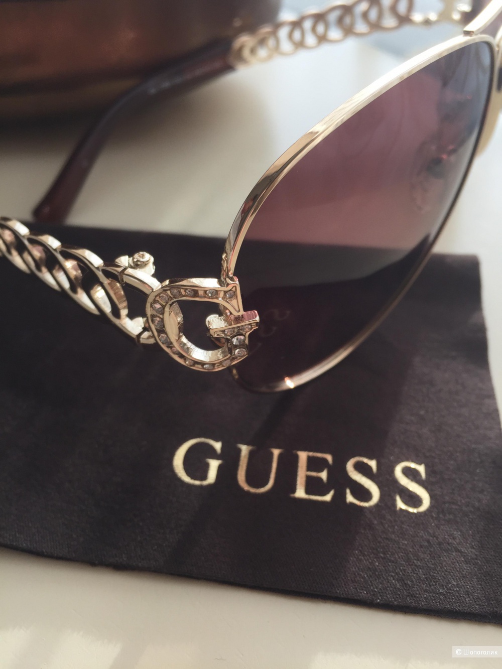 Солнцезащитные очки GUESS