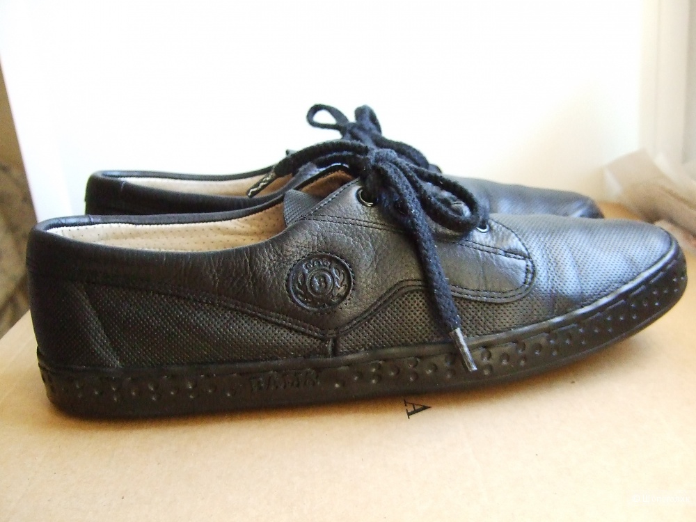 Bally кроссовки черные. Натуральная кожа, Швейцария. р.8, 26см, на 39-39,5