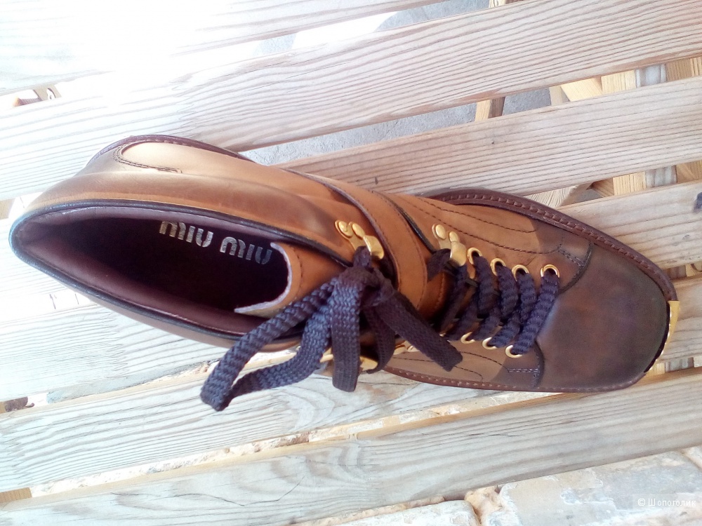 MIU MIU новые ботинки на шнурках с металлическими аппликациями,40 размер итальянский,на 41-42,унисекс