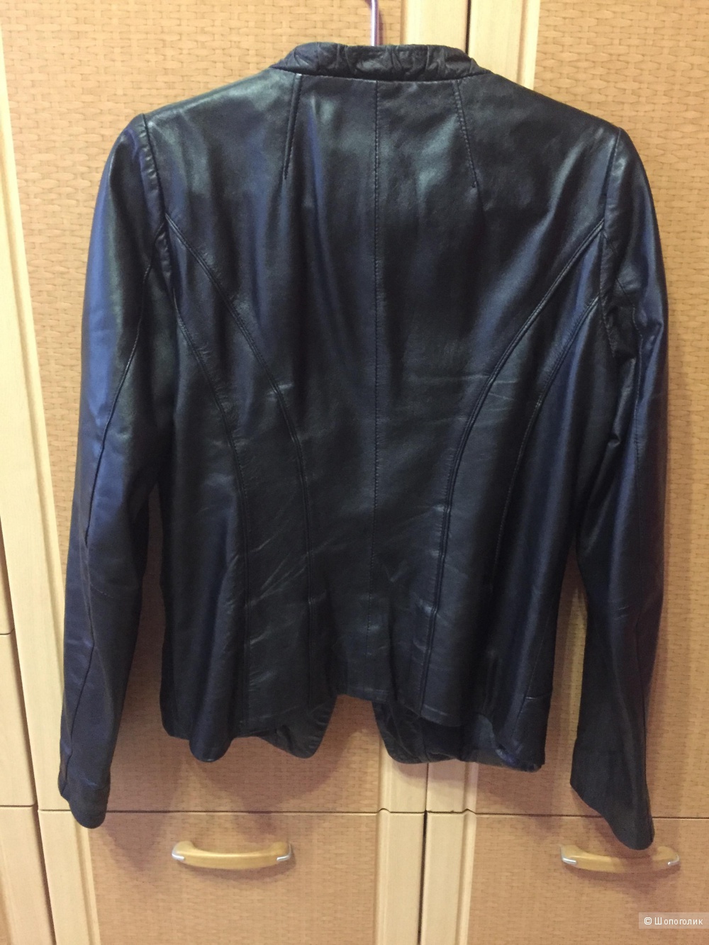 Лёгкая кожаная куртка размер М