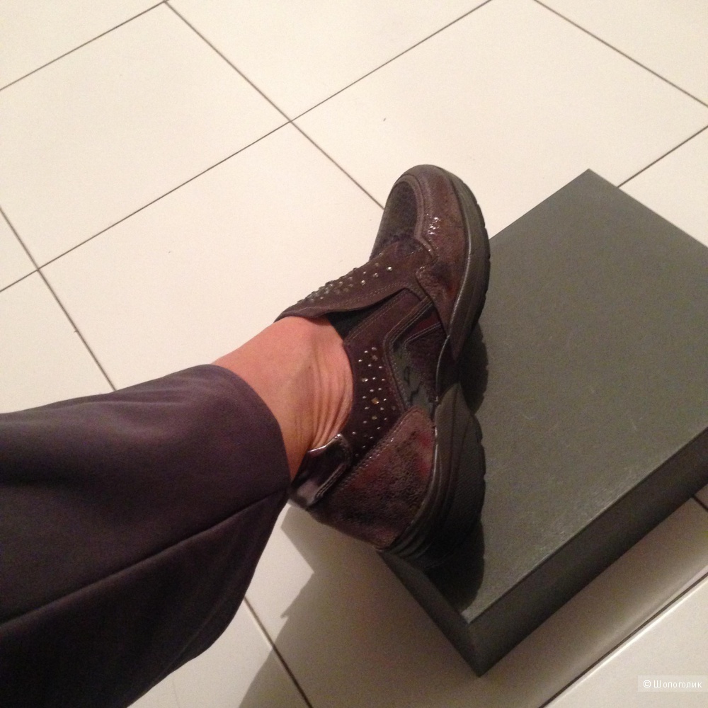 Новые брендовые туфли - snickers 39 размер от легендарного NeroGiardini  Италия оригинал
