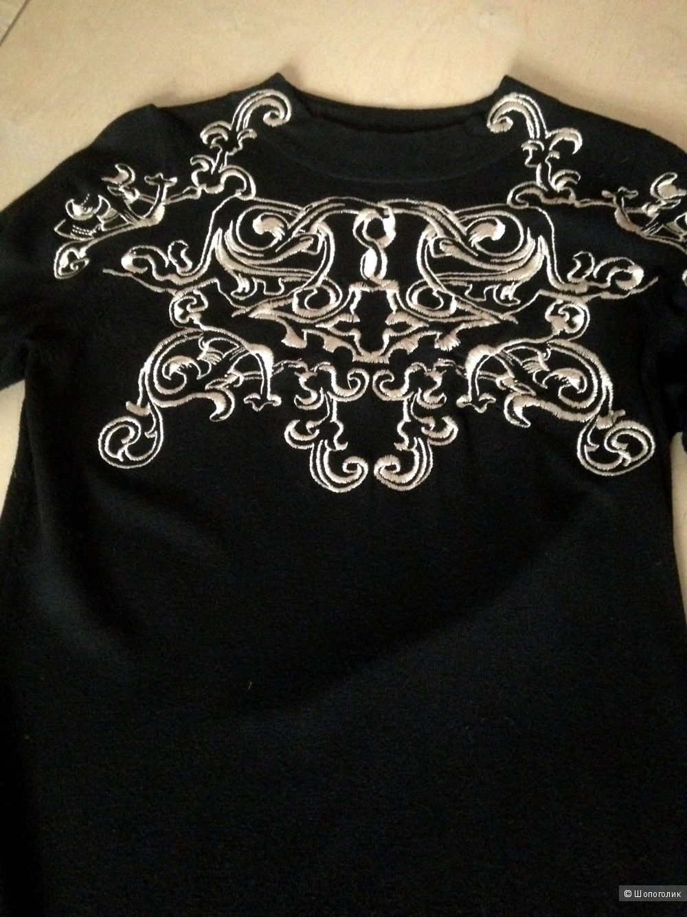 Черное трикотажное платье Ivo Nikkolo с золотой вышивкой размер 44-46